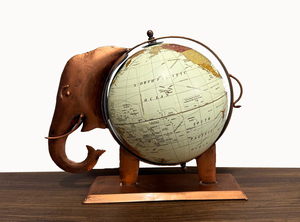 Base de Globo Terráqueo de Metal Pintado a Mano con Diseño de Elefante |   Escultura Decorativa de Globo Terráqueo en Hierro con Acabado en Cobre Antiguo de Diseño Moderno - Product Image 1