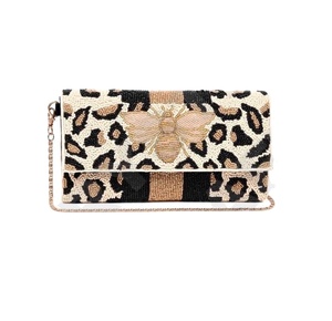 Pochette de soirée de luxe brodée à la main avec perles, motif léopard blanc, personnalisable avec logo, idéale pour les fêtes - Product Image 1