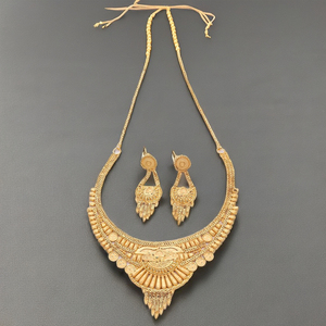 Vente en gros 14K 18K 24K plaqué or formant des colliers, colliers de mode, bijoux traditionnels, colliers courts en laiton rempli d'or. - Product Image 3