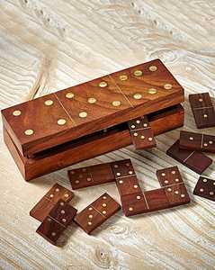 Jeux de société en bois écologiques au design traditionnel pour adultes, enfants et familles - Divertissement à domicile et en voyage - Product Image 2
