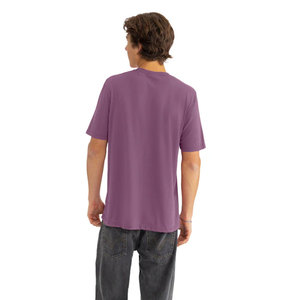Camiseta de Alta Calidad para Hombre, Cuello Redondo, Ajustada, de Gamuza, Marca Next Level Apparel - Product Image 2