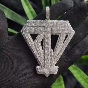 Pendentif de luxe en moissanite plaqué argent, entièrement pavé, style hip-hop, pour homme, collier statement, idéal pour les fêtes - Product Image 1