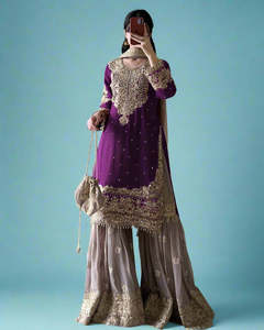 Conjunto Gharara de Diseñador Shimar de 3 Piezas en Faux Georgette con Bordado de Lentejuelas y Cuentas, Top, Pantalón Palazzo y Dupatta - Product Image 3