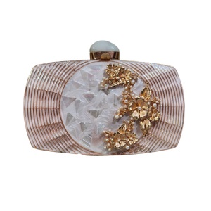 Bolso de mano Royal Filigree 2026 con detalles de perlas y piedras, MOP BAG para damas, precio al por mayor en India - Product Image 1