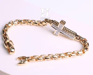 สร้อยข้อมือทองคำ 14K สุดหรูสำหรับผู้ชาย ประดับเพชรเพทายเต็มวง พร้อมจี้รูปกางเขน สไตล์ศาสนา ดีไซน์โซ่กลมหนา - Product Image 3