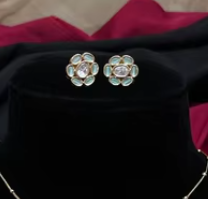 Élégant pendentif en diamant de qualité supérieure de créateur serti de boucles d'oreilles mignonnes pour femmes et filles pour un usage quotidien - Product Image 2