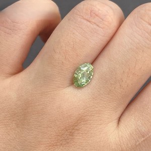 Diamante Verde Ovalado de Corte Fantasía, Cultivado en Laboratorio, HPHT, Perforado con Láser, Modificado, Brillante, Piedra Suelta - Product Image 4
