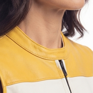 Chaleco de cuero con capucha para mujer, sin mangas, con cinturón, múltiples bolsillos frontales con cremallera, OEM - Product Image 4