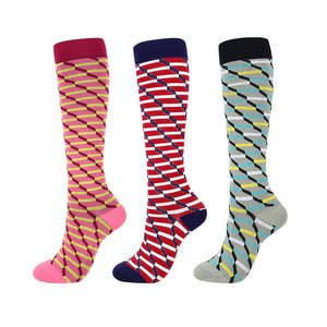 Calcetines Deportivos Unisex de Poliéster de Alta Calidad, Calcetines Casuales con Estampado Antibacterial Personalizado para Gimnasio, Calcetines Deportivos Bordados para Hombre - Product Image 4