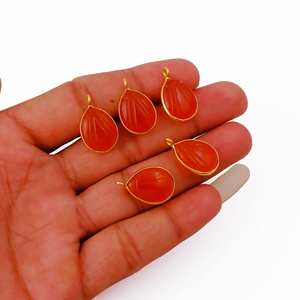 Pendentif larme sculpté en cornaline fait main breloque en pierre précieuse plaqué or bijoux orange pour la fabrication de colliers - Product Image 2