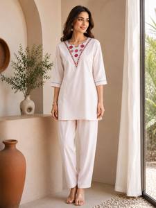 Hermoso Conjunto de 2 Piezas (Top y Pantalón) de Rayón de Alta Calidad para Mujer, Reversible y Elástico, Ideal para Bodas y Diwali - Product Image 1