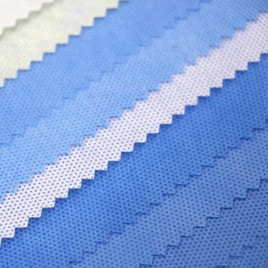 Rouleaux de tissu non tissé médical écologique respirant antibactérien hydrosoluble léger aiguilleté 100% uni - Product Image 2