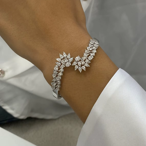 Brazalete de Lujo con Moissanita en Racimo, Tono Oro Blanco, Diseño Floral Iced Out, Brazalete Abierto, Joyería Elegante para Mujer, Regalo - Product Image 5