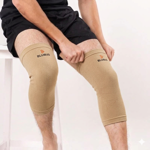สนับเข่าแบบยืดหยุ่นสวมใส่สบายสำหรับการเล่นกีฬา ช่วยบรรเทาอาการปวดและรัดกระชับระหว่างออกกำลังกาย วิ่ง และเดิน - Product Image 1