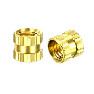 Écrou à insert flangé en laiton avec surface moletée pour composants en plastique et assemblage mécanique - Product Image 2