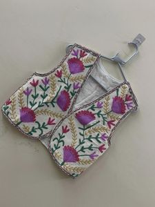 Chaleco de terciopelo acolchado con bordado Suzani, estilo bohemio, atuendo navideño, chaleco étnico sin mangas, chaleco abierto por delante, chaleco hippie - Product Image 2