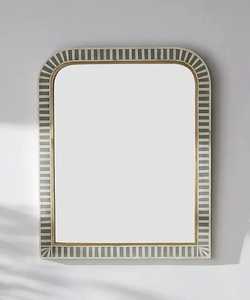 Cadre de miroir personnalisé avec incrustation d'os, présentant un artisanat artisanal et des détails exquis. - Product Image 1