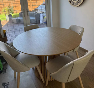 ชุดโต๊ะอาหารทรงกลมไม้มินดีแบบทันสมัย พร้อมเก้าอี้หุ้มเบาะและฐานขาตั้งแบบร่อง สำหรับห้องรับประทานอาหาร บ้านพักอาศัย หรือวิลล่า - Product Image 6