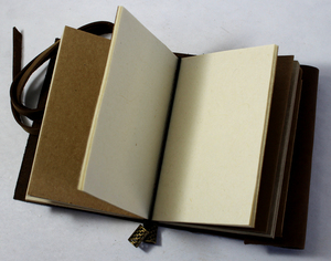 Nuevo Diseño, Diario de Cuero con Tapa Dura, 90 Hojas, con Grabado de Escritura Budista en el Bolsillo Delantero y Soporte Oculto para Bolígrafo, con Inserciones de Papel - Product Image 4