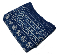 Couette traditionnelle en coton Kantha du Rajasthan, motif floral bleu, cousue à la main, écologique, pliée, décoration d'intérieur, toutes saisons