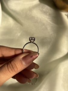 Anillo de Compromiso Clásico con Diamante de Corte Ovalado para Mujer, Certificado IGI, Color E, Piedra Cultivada en Laboratorio, Oro Blanco de 14K, Chapado en Oro de Lujo, Atemporal - Product Image 3