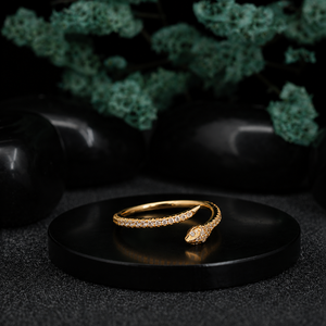 Anillo de Diamantes con Diseño de Serpiente de Lujo, Oro Amarillo con Engaste Pavé, Patrón Animal Unisex para Uso Diario - Product Image 3