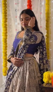 Conjunto de Lehenga Choli con estampado Kalamkari de estilo tradicional y diseño llamativo, ideal para fiestas, celebraciones y bodas. - Product Image 4