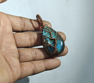 Colgante romántico con forma de corazón envuelto en alambre con piedras preciosas, joyería artesanal de cobre, regalo del Día de San Valentín - Product Image 5