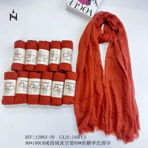 Sciarpa Lavorata a Maglia Angelina 90x180cm Caramello Monocromatico in Velluto Antipiega Sottovuoto - Product Image 2