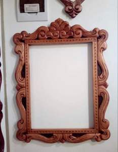 Cadre de miroir mural en bois de qualité supérieure, conçu pour mettre en valeur la précision et l'expertise décorative - Product Image 6