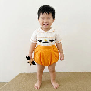 Ensemble de vêtements pour bébé garçon brodés à la main pour Halloween, chemise à col blanc avec broderie de chauve-souris, short orange à volants - Product Image 1
