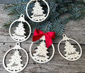 Adorno Navideño de Madera Personalizado, Diseño Circular de Árbol Cortado con Láser, Nombre Sophia Fernando, Objetos Decorativos para las Fiestas - Product Image 6