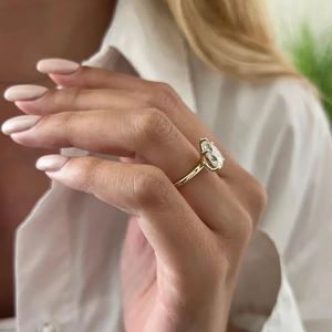Bague de fiançailles solitaire en or 18 carats et argent sterling 925 avec diamant de laboratoire taille poire - Product Image 2
