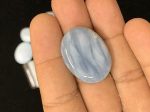 Vente en gros de cabochons d'opale bleue et blanche naturelle de haute qualité pour la création de bijoux - Product Image 1
