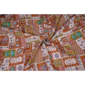 Tissu en crêpe de viscose brodé de fleurs moutarde, largeur 44 pouces, avec travail en zari argenté et sequins - Product Image 4