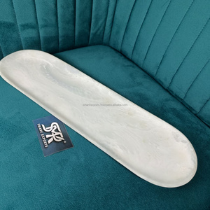 Plateau long en résine blanche artisanal avec finition marbrée élégante, style ange, pour servir des collations, décoration d'intérieur, présentation sur table - Product Image 2