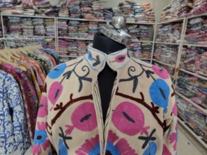 Veste florale brodée à col montant et manches longues pour femme avec fermeture éclair, broderie à la main, en coton tissé, style printemps, cadeau - Product Image 4