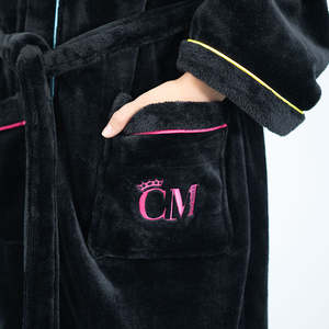 Albornoz con Capucha de Terciopelo Coral Personalizado ODM/OEM de Fábrica, Venta Caliente, con Logotipo Bordado de Lujo, Tela de Poliéster para Spa - Product Image 3