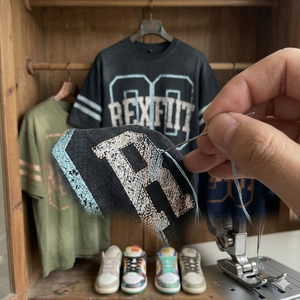 Camiseta Oversize de Algodón para Hombre, 240 GSM, Estilo Urbano, Manga Corta, Logotipo Personalizado con Serigrafía, Efecto Desgastado por el Sol, Unisex - Product Image 2