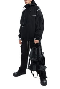 Veste coupe-vent haute performance dotée d'un tissu respirant et résistant à l'eau, d'un coupe ajusté et d'une protection fiable pour un usage quotidien. - Product Image 4