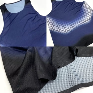 Ensemble d'uniformes de basketball personnalisés, maillots et shorts sublimés pour les équipes - Product Image 1