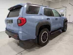 Toyota 4Runner TRD Road Premium 4x4 I-FORCE MAX 2.4L hybride 4 cylindres turbocompressé, conduite à gauche, pneus R15, cuir, modèle 2024 d'occasion - Product Image 3