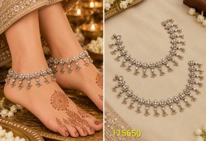 Paire de chevillères de mariée plaquées or avec perles et pierres noires et blanches, bijoux de pied traditionnels indiens pour mariage, vente en gros - Product Image 2