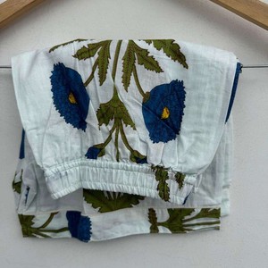 Conjunto de Pijama Ecológico para Mujer, Hecho a Mano en India, 100% Algodón, Estampado de Jungla, Cuello en V, Cierre de Botones, Logotipo Frontal, Suave, Estampado en Bloques - Product Image 2
