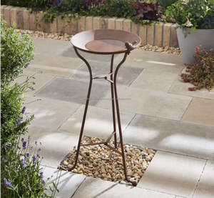 Baño para pájaros de metal resistente a la oxidación, decoración de jardín para exteriores, estanque con pedestal, duradero, resistente a la intemperie, estilo elegante, estación de alimentación para pájaros - Product Image 5