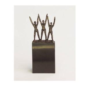 Escultura de aluminio fundido a mano, moldeada por la imaginación tradicional, el movimiento fluido y la excelencia artística moderna. - Product Image 2