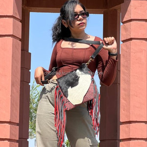 Bolso bandolera de cuero de piel sintética de estilo occidental único para mujer, bolsos laterales de estilo Vintage de piel de color en relieve - Product Image 3