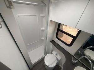 Autocaravana Avida Esperance C7932 SL Blanca 2021 |   Autocaravana Familiar para 4 Personas con Características de Lujo Todoterreno Modernas en Venta - Product Image 4