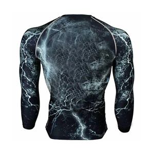 Service OEM en gros, rashguard entièrement personnalisé, respirant, 100% polyester, design de logo personnalisé, écologique, séchage rapide, anti-UV - Product Image 3