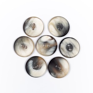 Boutons fantaisie en corne de buffle polie pour manteaux et chemises, motif rond avec décoration, ornement vestimentaire - Product Image 2